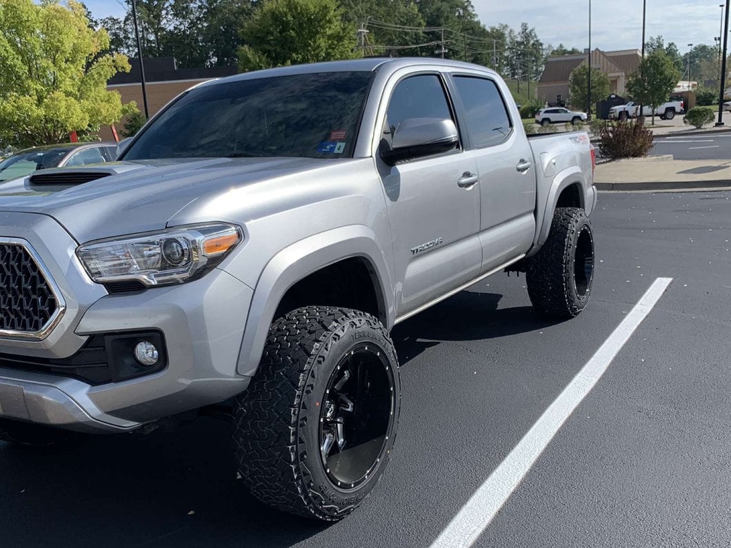 Mammoth 3-Inch Front / 2-Inch Rear Leveling Kit (05-23 6-Lug Tacoma)