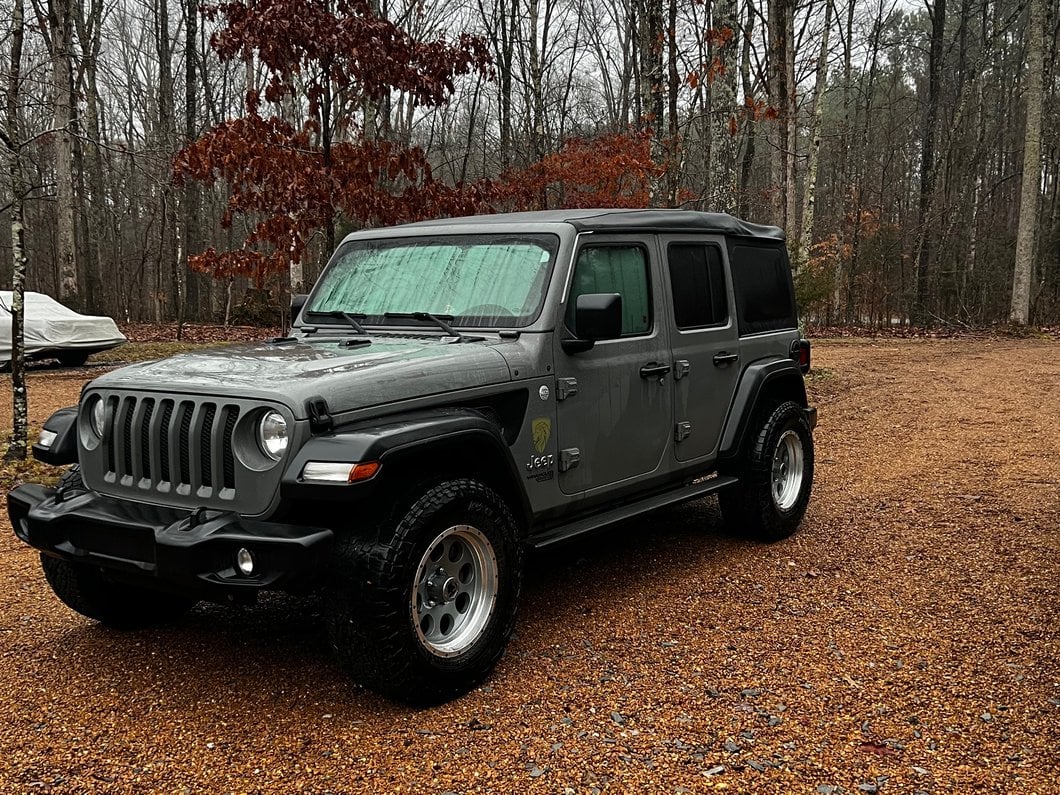 Mammoth 8 Aluminum Simulated Beadlock Anthracite Wheel; 17x9; -6mm Offset (18-25 Jeep Wrangler JL)