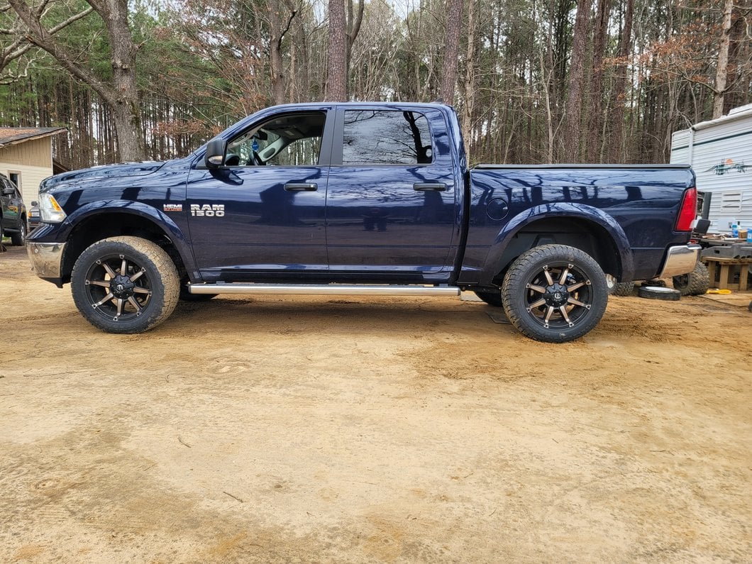 RAM Licensed by Mammoth 3-Inch Front / 2-Inch Rear Leveling Kit (09-18 4WD RAM 1500 w/o Air Ride)