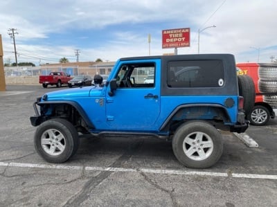 Jeep Licensed by Mammoth 2.50-Inch Front / 2-Inch Rear Full Lift Kit with Shock Extenders (07-18 Jeep Wrangler JK)