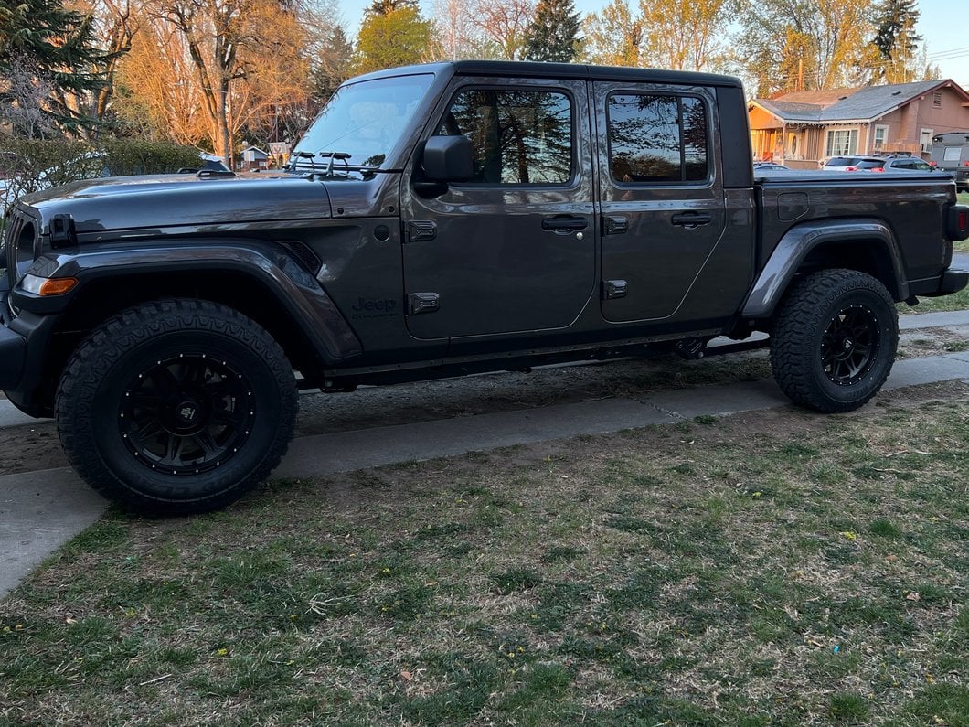 Mammoth Split 8 Simulated Beadlock Matte Black Wheel; 17x8; -6mm Offset (20-25 Jeep Gladiator JT)