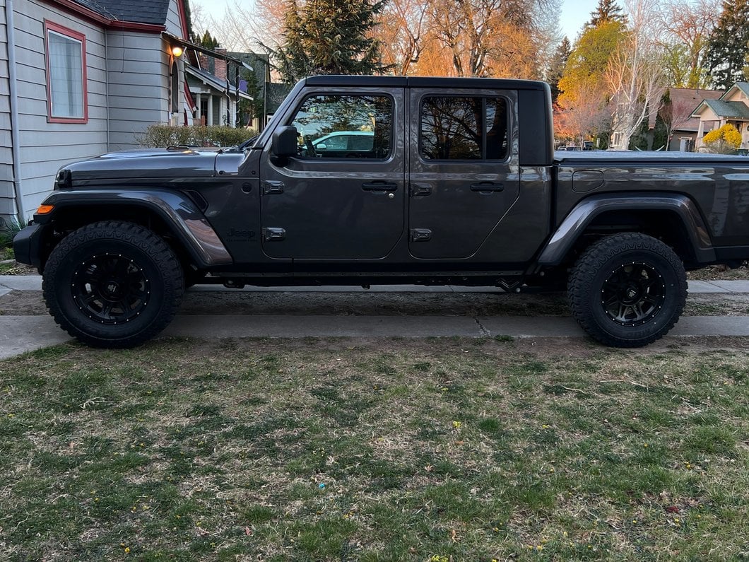 Mammoth Split 8 Simulated Beadlock Matte Black Wheel; 17x8; -6mm Offset (20-25 Jeep Gladiator JT)