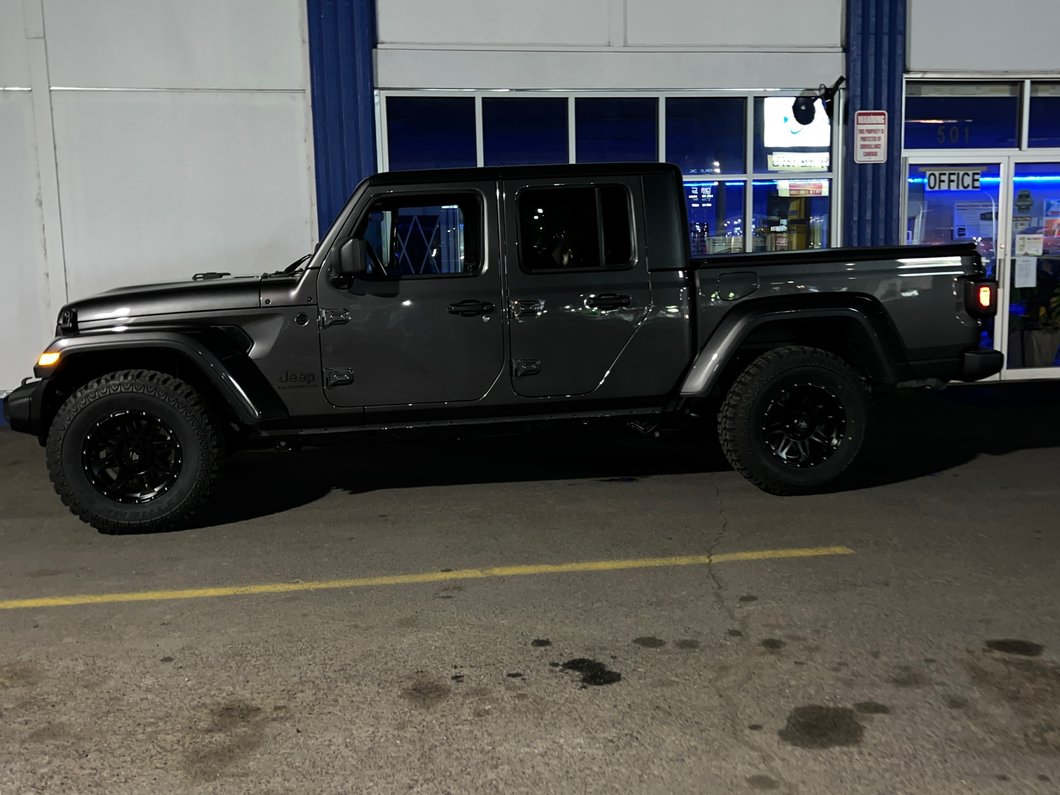 Mammoth Split 8 Simulated Beadlock Matte Black Wheel; 17x8; -6mm Offset (20-25 Jeep Gladiator JT)