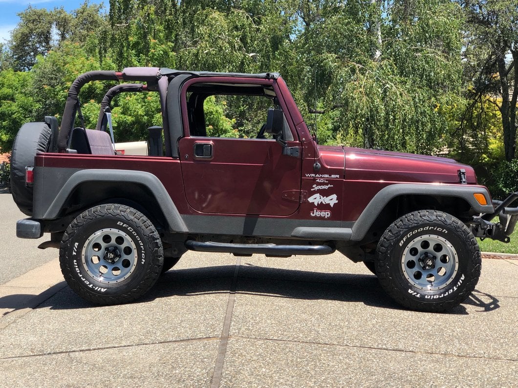 Mammoth 8 Aluminum Wheel Center Cap; Black (Fits Jeep Wrangler YJ & TJ Mammoth 8 Aluminum Wheels Only)