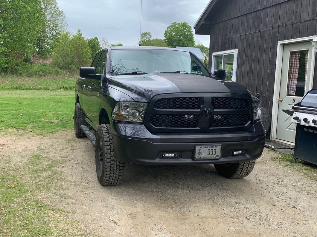 RAM Licensed by Mammoth 3-Inch Front / 2-Inch Rear Leveling Kit (09-18 4WD RAM 1500 w/o Air Ride)