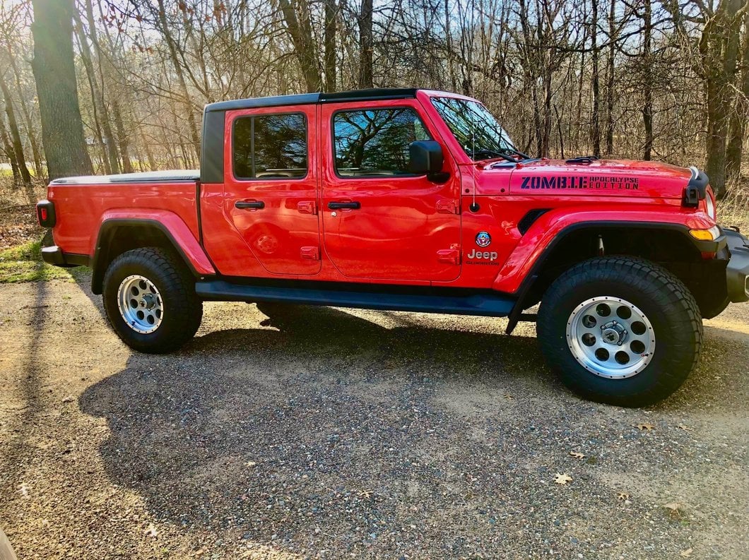 Mammoth 8 Aluminum Simulated Beadlock Anthracite Wheel; 17x9; -6mm Offset (20-25 Jeep Gladiator JT)