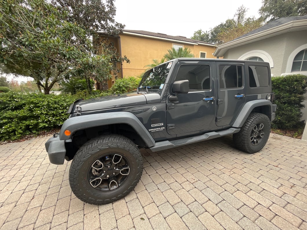 Jeep Licensed by Mammoth 3-Inch Front / 3-Inch Rear Full Lift Kit with Shock Extenders (07-18 Jeep Wrangler JK)