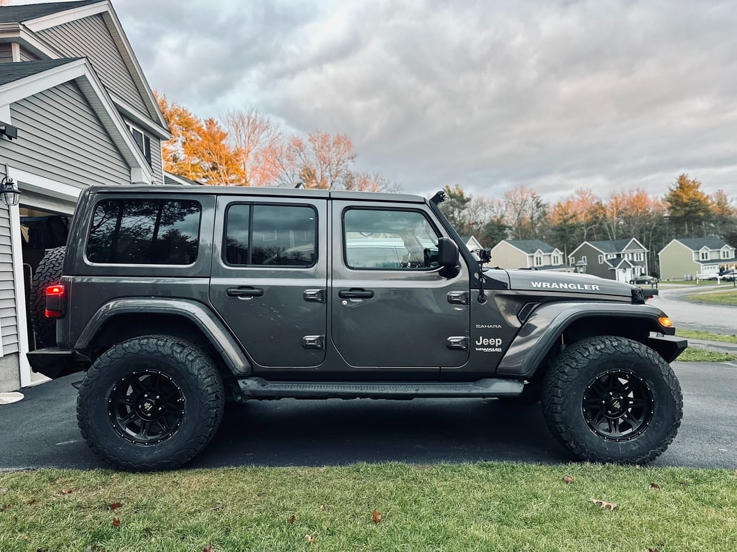 Mammoth Split 8 Simulated Beadlock Matte Black Wheel; 17x8; -6mm Offset (18-25 Jeep Wrangler JL)