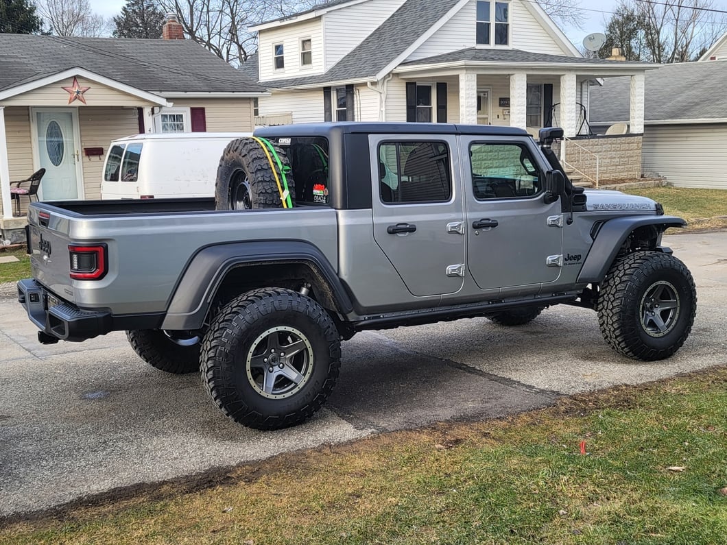 Mammoth Boulder Simulated Beadlock Style Charcoal Wheel; 17x9; -6mm Offset (20-25 Jeep Gladiator JT)