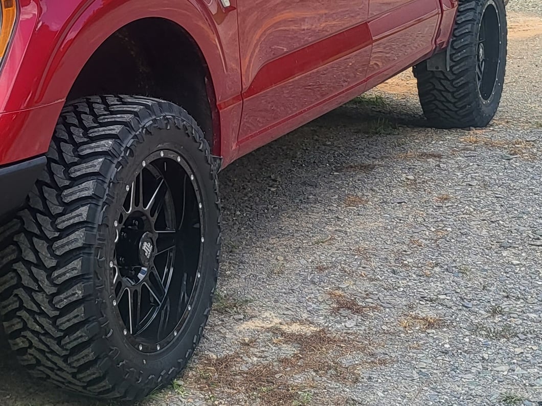 Mammoth Revolver Gloss Black Machined 6-Lug Wheel; 20x9.5; -6mm Offset (21-25 F-150)
