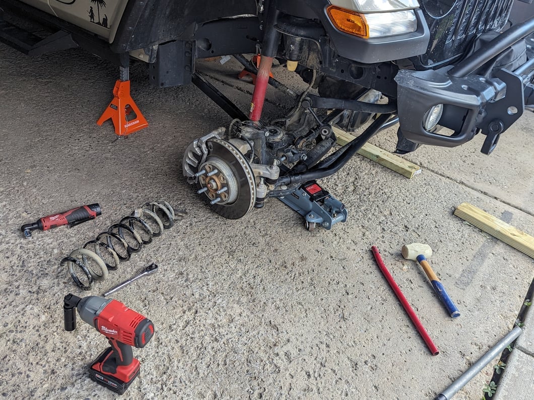 Mammoth 2.50-Inch Front Leveling Kit (20-25 Jeep Gladiator JT, Excluding Mojave)