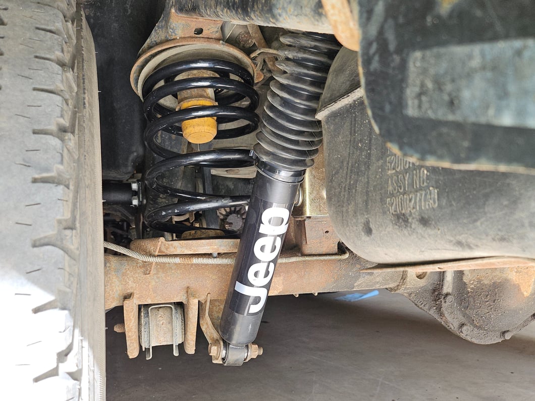 Jeep Licensed by Mammoth 2.50-Inch Suspension Lift Kit with Monotube Shocks (97-06 Jeep Wrangler TJ)