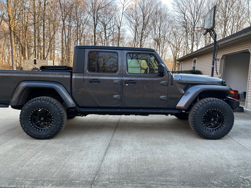 Mammoth Split 16 Beadlock Satin Black Wheel; 17x9; -6mm Offset (20-25 Jeep Gladiator JT)