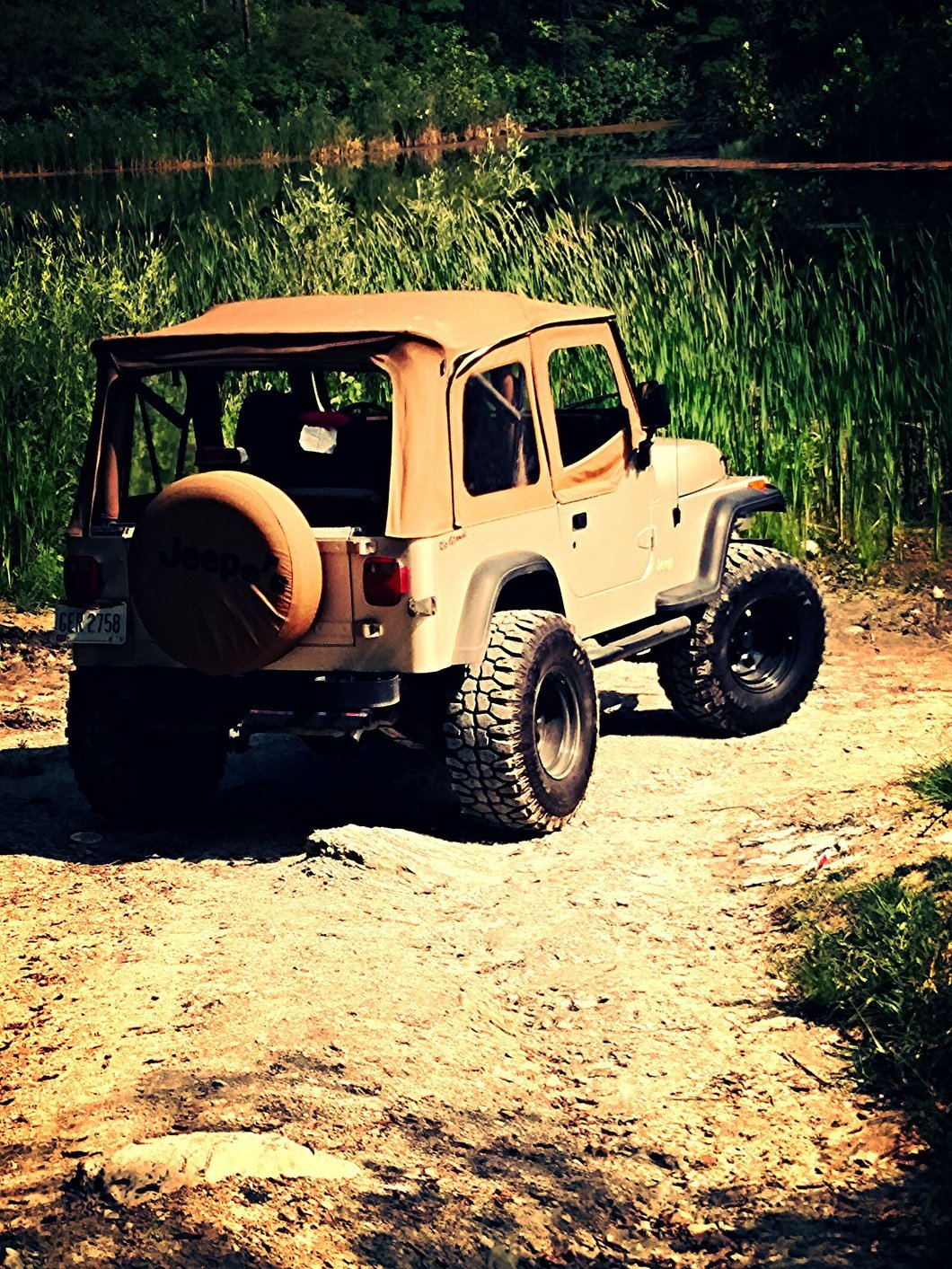 Mammoth D Window Steel 15x8 Wheel and Mickey Thompson Baja MTZ 33X12.50R15 Tire Kit (87-06 Jeep Wrangler YJ & TJ)