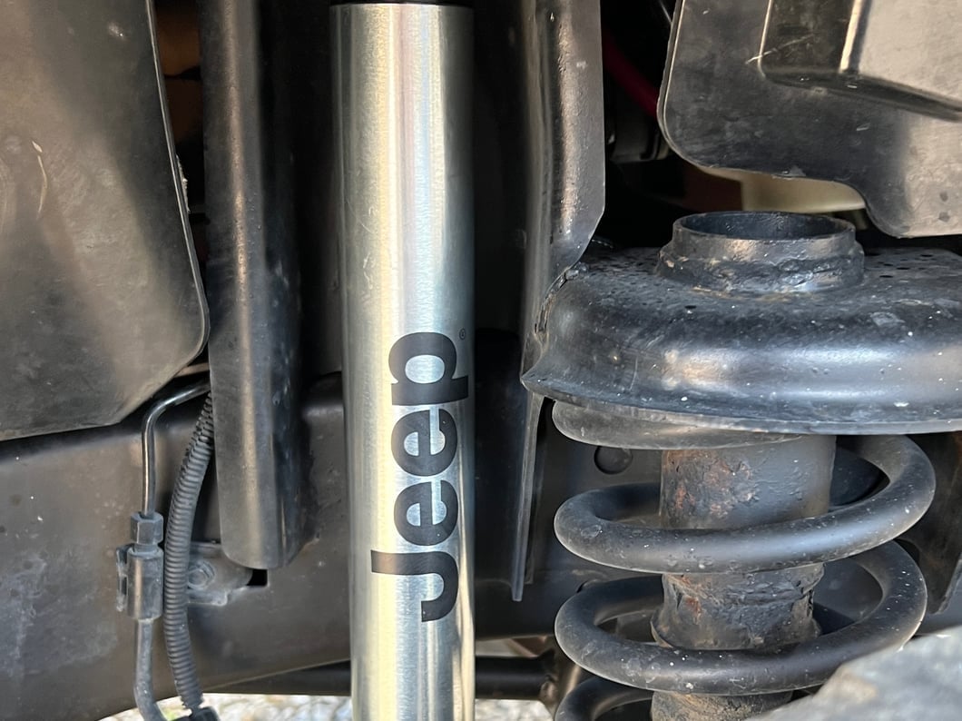 Jeep Licensed by Mammoth Nitrogen Charged Front Shock for 1.50 to 3.50-Inch Lift (07-18 Jeep Wrangler JK)