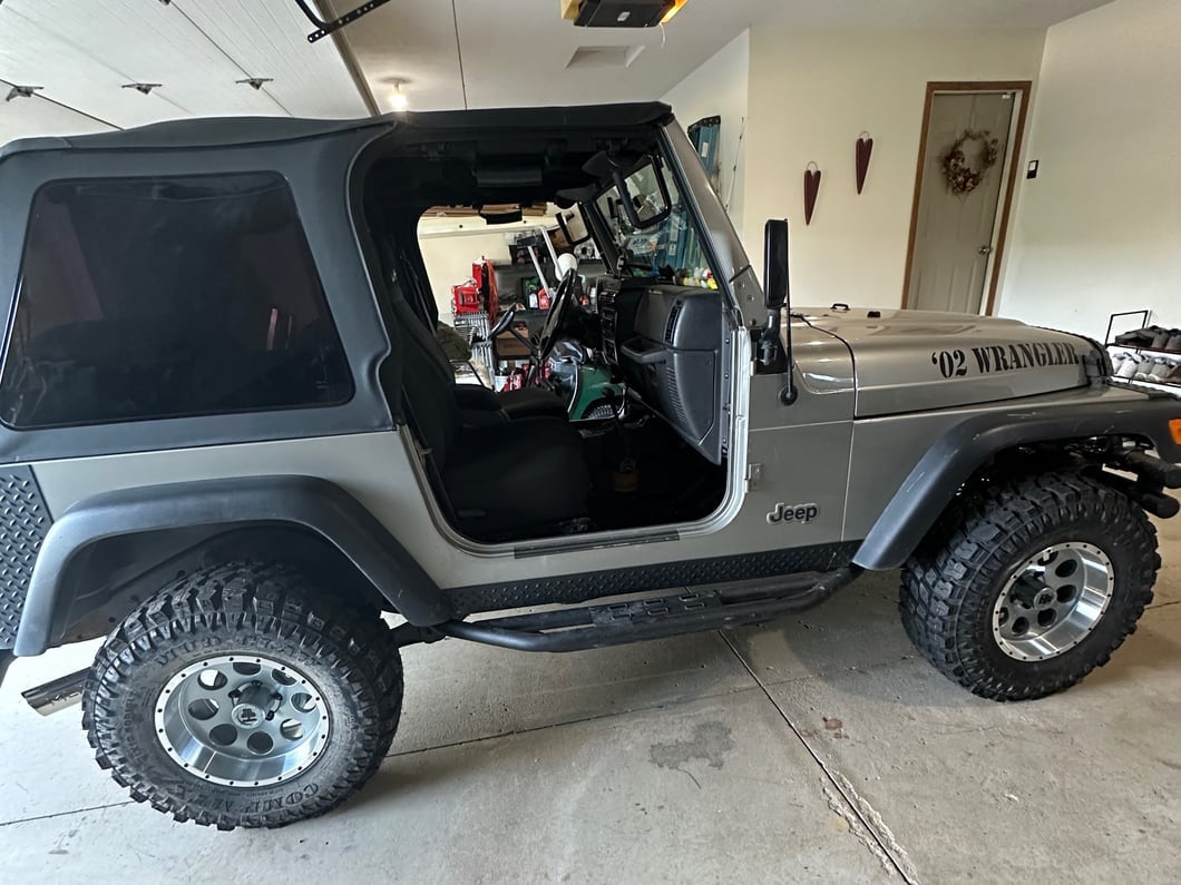 15x8 Mammoth 8 Beadlock Style & 31in Mudclaw Mud-Terrain Comp MTX Tire Package; Set of 5 (97-06 Jeep Wrangler TJ)