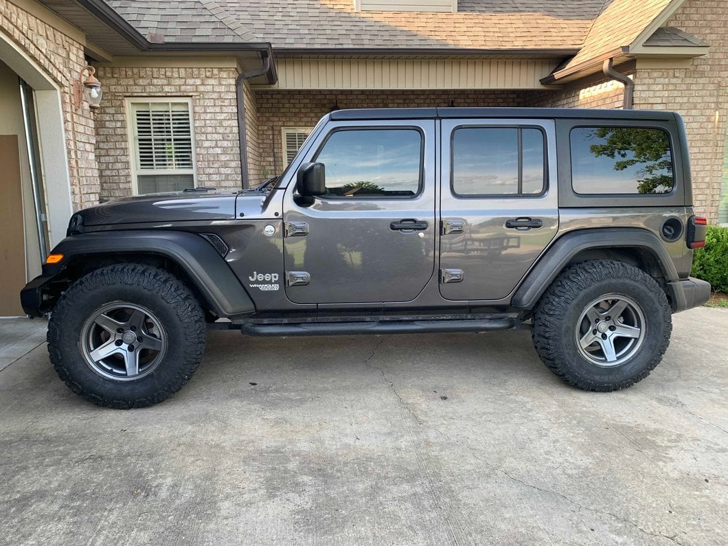 Mammoth Boulder Simulated Beadlock Style Charcoal Wheel; 17x9; -6mm Offset (18-25 Jeep Wrangler JL)