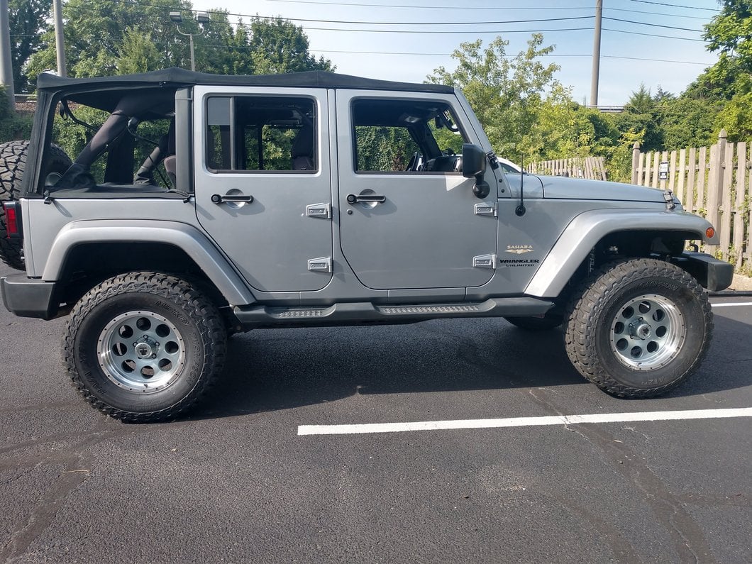 Mammoth 8 Aluminum Simulated Beadlock Anthracite Wheel; 17x9; -6mm Offset (07-18 Jeep Wrangler JK)