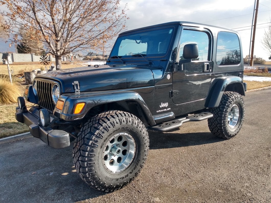 Mammoth 8 Simulated Beadlock Style Anthracite Wheel; 15x8; -19mm Offset (87-95 Jeep Wrangler YJ)