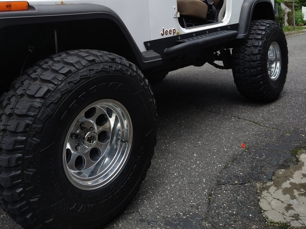 Mammoth 8 Aluminum Polished Wheel; 15x10; -44mm Offset (87-95 Jeep Wrangler YJ)
