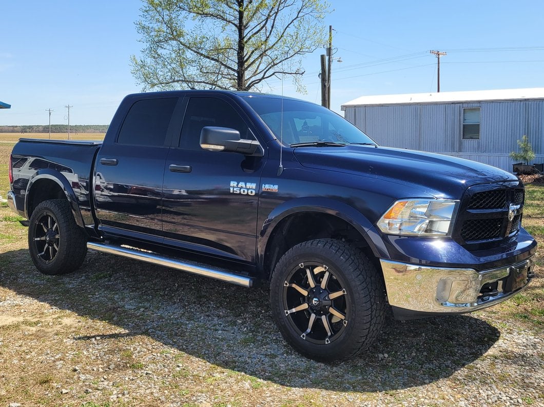 RAM Licensed by Mammoth 3-Inch Front / 2-Inch Rear Leveling Kit (09-18 4WD RAM 1500 w/o Air Ride)