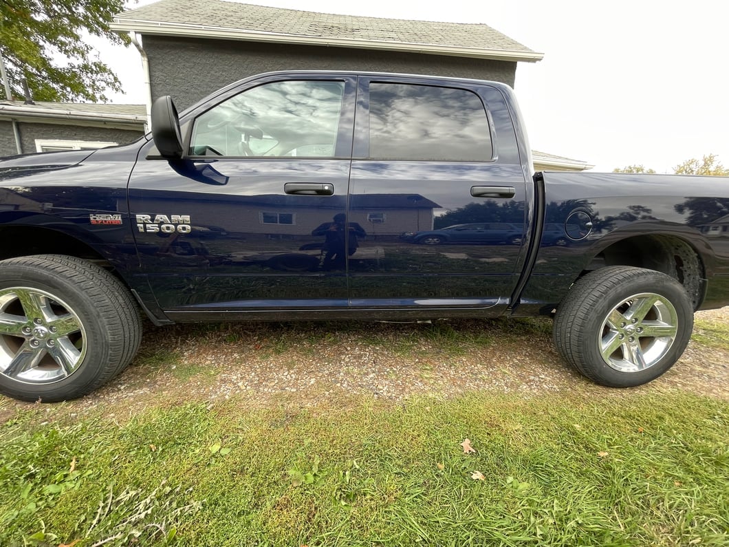 RAM Licensed by Mammoth 2.50-Inch Front / 1.50-Inch Rear Leveling Kit (06-18 4WD RAM 1500 w/o Air Ride, Excluding Mega Cab)