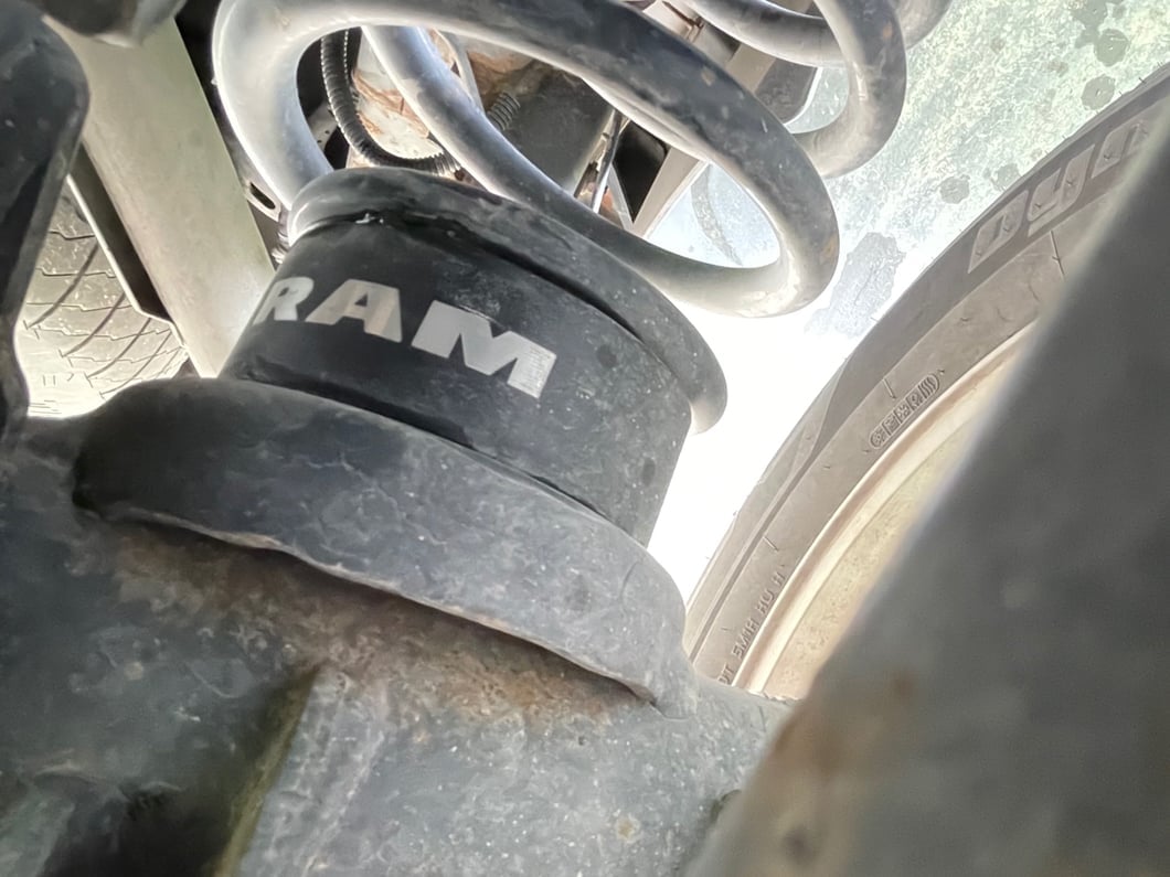 RAM Licensed by Mammoth 2.50-Inch Front / 1.50-Inch Rear Leveling Kit (06-18 4WD RAM 1500 w/o Air Ride, Excluding Mega Cab)