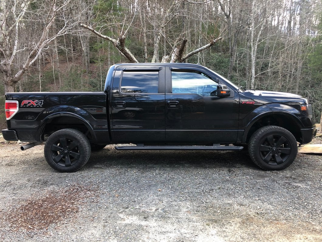 Mammoth 3-Inch Front / 2-Inch Rear Leveling Kit (04-14 2WD/4WD F-150, Excluding Raptor)