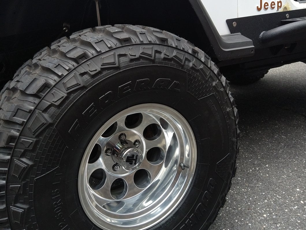Mammoth 8 Aluminum Polished Wheel; 15x10; -44mm Offset (87-95 Jeep Wrangler YJ)